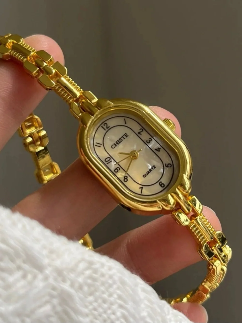 Chiste Quartz Gold-Tone Women's Oval vintage style look Bracelet Watch New